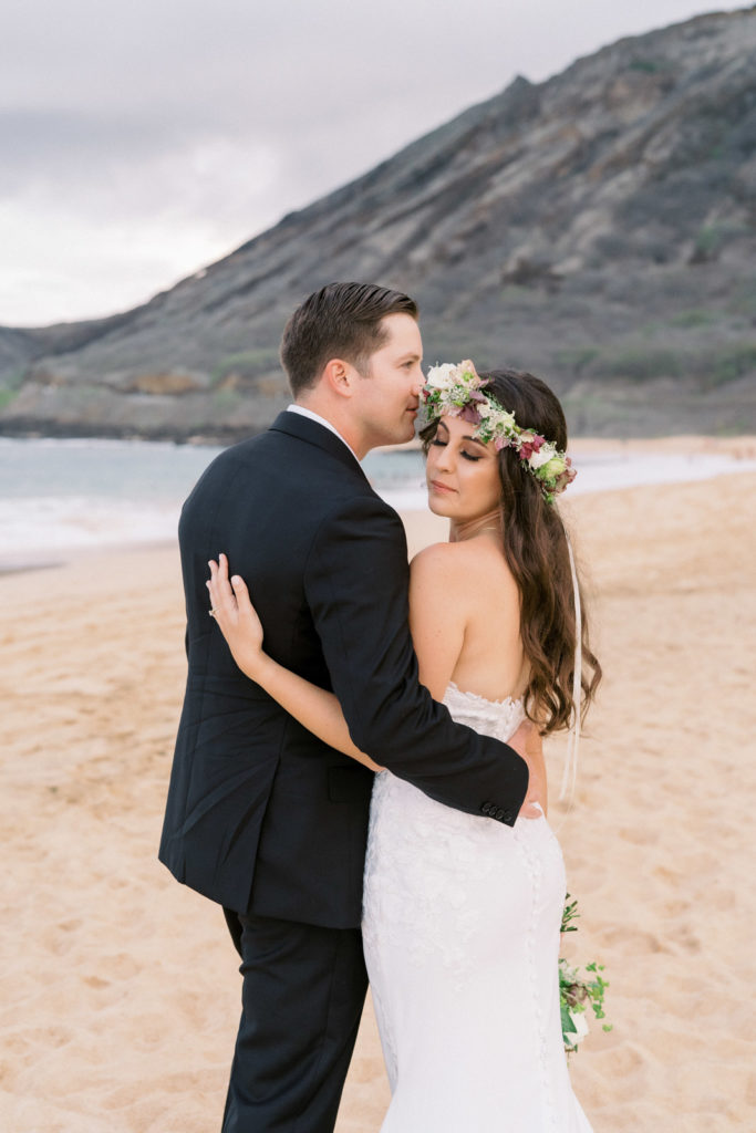 Honolulu wedding photographer Megan Moura takes elopement pictures of a newly wed couple in Hawaii.