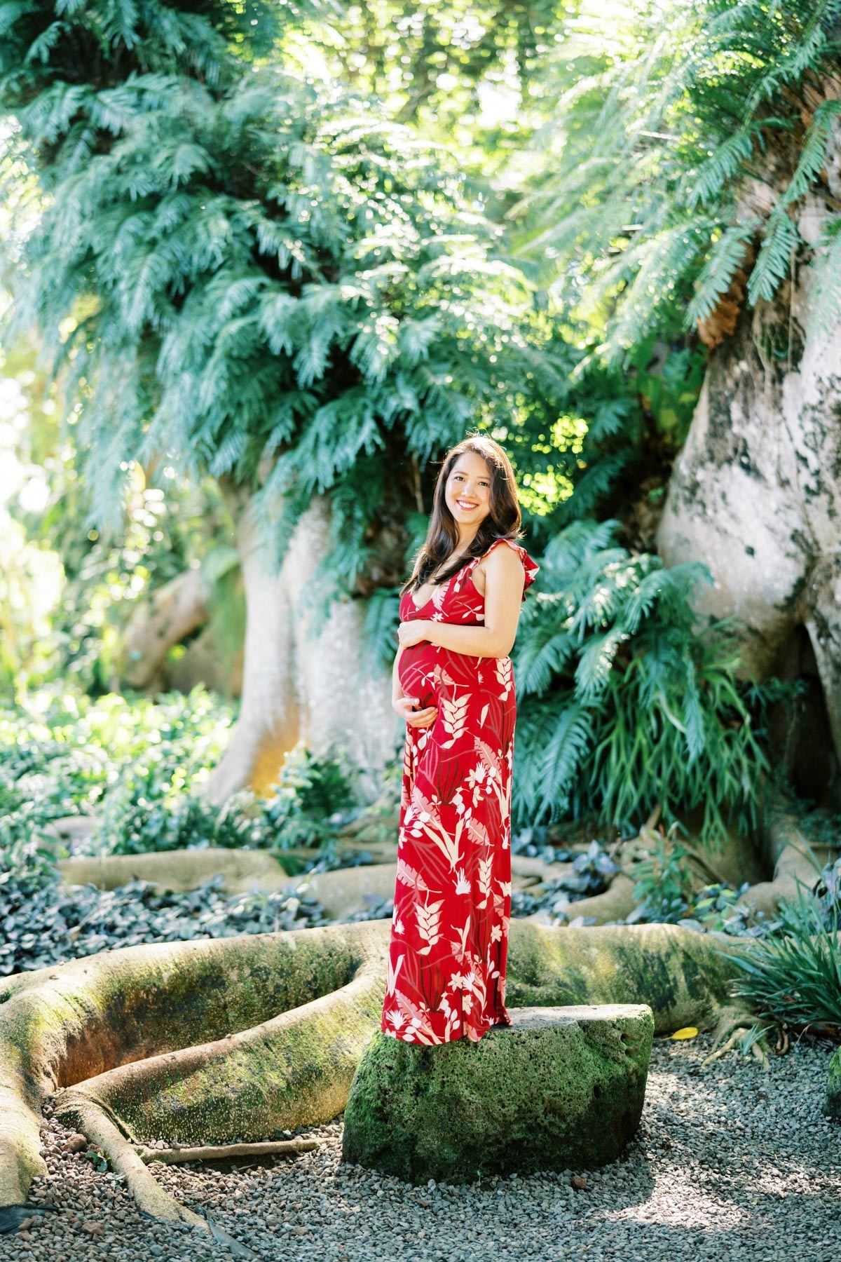 Pregnancy Photo Session at Oahu Botanical Garden Megan Moura Photography